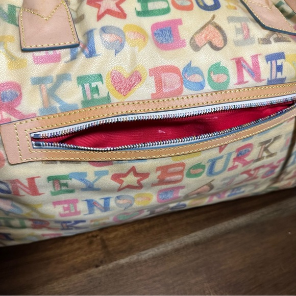 Dooney & Bourke Vintage travel bag. - Picture 8 of 16